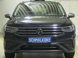 Deep black pearlescent Gebraucht 2024 VW Tiguan Allspace Life SUV | 34.500 € (Superpreis)
