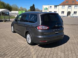 Grau Gebraucht 2016 Ford Galaxy Van / Kleinbus | 7.700 €