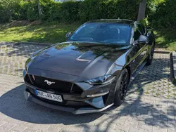 Grau Gebraucht 2024 Ford Mustang GT Fastback Coupé | 49.800 € (Fairer Preis)