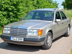 Gold Gebraucht 1991 Mercedes E200 Limousine | 9.600 €
