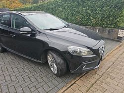 Schwarz Gebraucht 2014 Volvo V40 CC Summum Kombi | 11.000 €