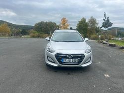 Grau Gebraucht 2016 Hyundai i30 Kombi | 7.350 € (Guter Preis)