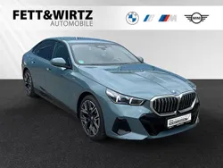 Cape york grün metallic Gebraucht 2024 BMW 530e M Sport Limousine | 65.555 €