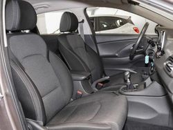 Silky bronze / met Gebraucht 2022 Hyundai i30 Trend Limousine | 13.280 € (Fairer Preis)