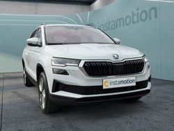 Weiß Gebraucht 2024 Skoda Karoq Selection SUV | 33.900 € (Fairer Preis)