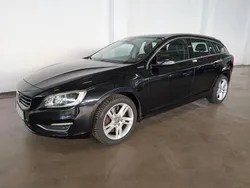 Schwarz Gebraucht 2014 Volvo V60 Summum Kombi | 9.790 € (Fairer Preis)