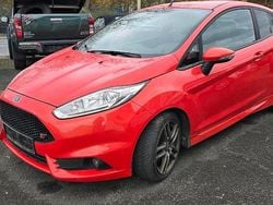 Rot Gebraucht 2015 Ford Fiesta ST Kleinwagen | 6.490 € (Superpreis)