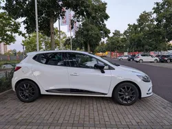 Weiß Gebraucht 2017 Renault Clio IV LIMITED Kleinwagen | 12.400 € (Etwas zu teuer)