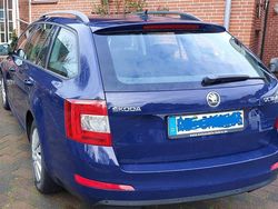Blau Gebraucht 2014 Skoda Octavia Ambition Kombi | 10.500 € (Fairer Preis)