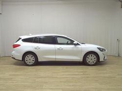 Weiß Gebraucht 2020 Ford Focus Cool & Connect Limousine | 8.480 € (Superpreis)