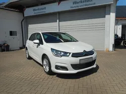 Weiß Gebraucht 2017 Citroën C4 SELECTION Limousine | 9.590 € (Etwas zu teuer)