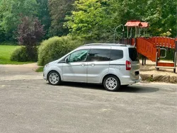 Silber Gebraucht 2021 Ford Tourneo Courier Van / Kleinbus | 13.600 € (Fairer Preis)