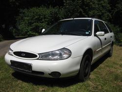 Weiß Gebraucht 2000 Ford Mondeo Kombi | 220 €