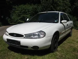 Weiß Gebraucht 2000 Ford Mondeo Kombi | 220 €
