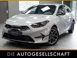 Grau Neu 2025 Kia Ceed Limousine | 24.990 € (Etwas zu teuer)