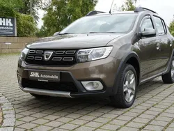 Braun Gebraucht 2017 Dacia Sandero Stepway Kleinwagen | 7.400 € (Fairer Preis)