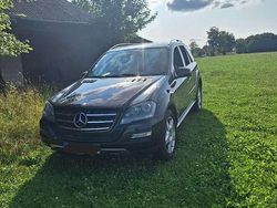Schwarz Gebraucht 2011 Mercedes ML300 SUV | 13.000 € (Fairer Preis)