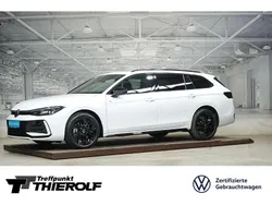 Weiß Gebraucht 2024 VW Passat R-line Kombi | 46.880 €