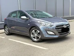 Grau Gebraucht 2016 Hyundai i30 Trend Limousine | 8.790 € (Guter Preis)