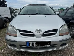 Grau Gebraucht 2002 Nissan Almera Tino Visia Van / Kleinbus | 550 € (Superpreis)