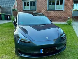 Grau Gebraucht 2022 Tesla Model 3 Long Range AWD Limousine | 29.450 € (Fairer Preis)