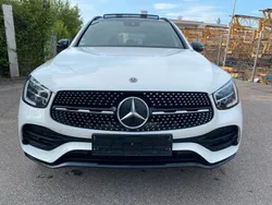 Weiß Gebraucht 2019 Mercedes GLC220 AMG line SUV | 33.199 € (Etwas zu teuer)