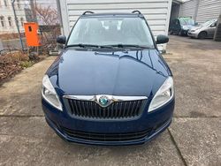 Blau Gebraucht 2012 Skoda Fabia Kombi | 4.299 € (Guter Preis)