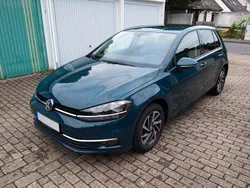 Grün Gebraucht 2017 VW Golf VII Sound Limousine | 17.000 € (Fairer Preis)
