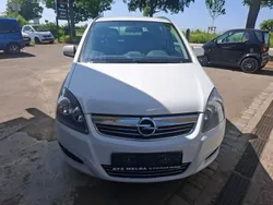 Weiß Gebraucht 2012 Opel Zafira Van / Kleinbus | 2.490 € (Guter Preis)