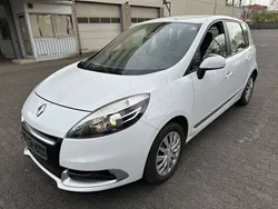 Weiß Gebraucht 2013 Renault Scénic III Expression Van / Kleinbus | 2.990 € (Fairer Preis)