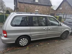 Silber Gebraucht 2006 Kia Carnival Van / Kleinbus | 800 €