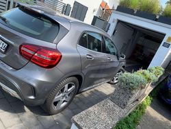 Grau Gebraucht 2017 Mercedes GLA250 Style SUV | 24.500 € (Fairer Preis)