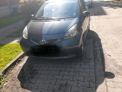 Grau Gebraucht 2008 Toyota Aygo Kleinwagen | 2.500 € (Fairer Preis)