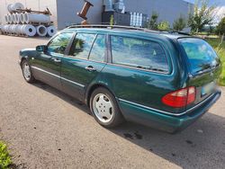 Grün Gebraucht 1996 Mercedes E420 Elegance Kombi | 2.800 €