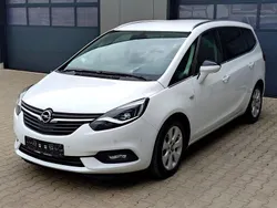 Weiß Gebraucht 2018 Opel Zafira Innovation Van / Kleinbus | 12.950 € (Guter Preis)