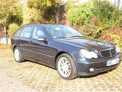 Schwarz metallic Gebraucht 2002 Mercedes C220 Avantgarde Kombi | 9.990 €