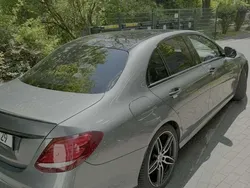 Grau Gebraucht 2020 Mercedes E220 AMG line Limousine | 38.000 € (Teuer)