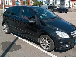 Schwarz Gebraucht 2010 Mercedes B200 Van / Kleinbus | 11.000 €