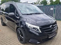 Schwarz Gebraucht 2017 Mercedes V250 Edition Van / Kleinbus | 37.900 € (Teuer)
