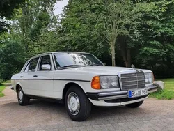 Weiß Gebraucht 1980 Mercedes E230 Limousine | 13.500 €