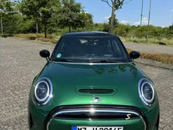 Grün Gebraucht 2022 Mini Cooper SE Classic Kleinwagen | 16.490 € (Fairer Preis)