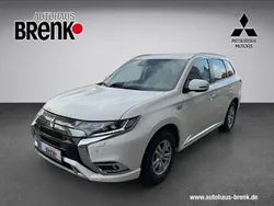 Weiß Gebraucht 2020 Mitsubishi Outlander P-HEV Comfort Edition SUV | 19.250 €
