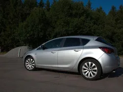 Grau Gebraucht 2010 Opel Astra Limousine | 5.200 € (Fairer Preis)