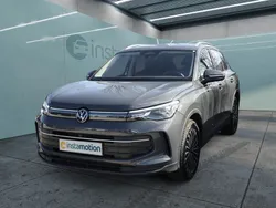 Grau Gebraucht 2024 VW Tiguan Life SUV | 37.530 € (Fairer Preis)