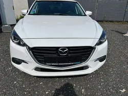 Arctic white Gebraucht 2018 Mazda 3 Center-Line Kleinwagen | 9.950 € (Guter Preis)