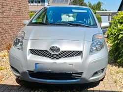 Silber Gebraucht 2010 Toyota Yaris Kleinwagen | 6.450 €