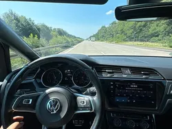 Weiß Gebraucht 2018 VW Touran R-line Van / Kleinbus | 25.000 € (Teuer)