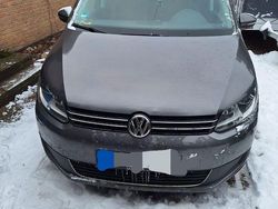 Grau Gebraucht 2011 VW Touran Comfortline Van / Kleinbus | 5.499 € (Fairer Preis)