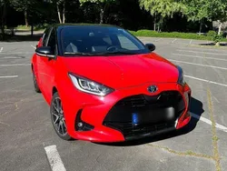 Rot Gebraucht 2021 Toyota Yaris Hybrid Edition Kleinwagen | 21.000 € (Fairer Preis)