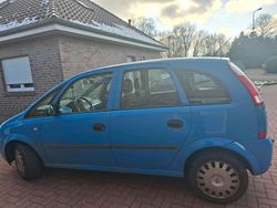 Blau Gebraucht 2004 Opel Adam Kleinwagen | 3.050 €